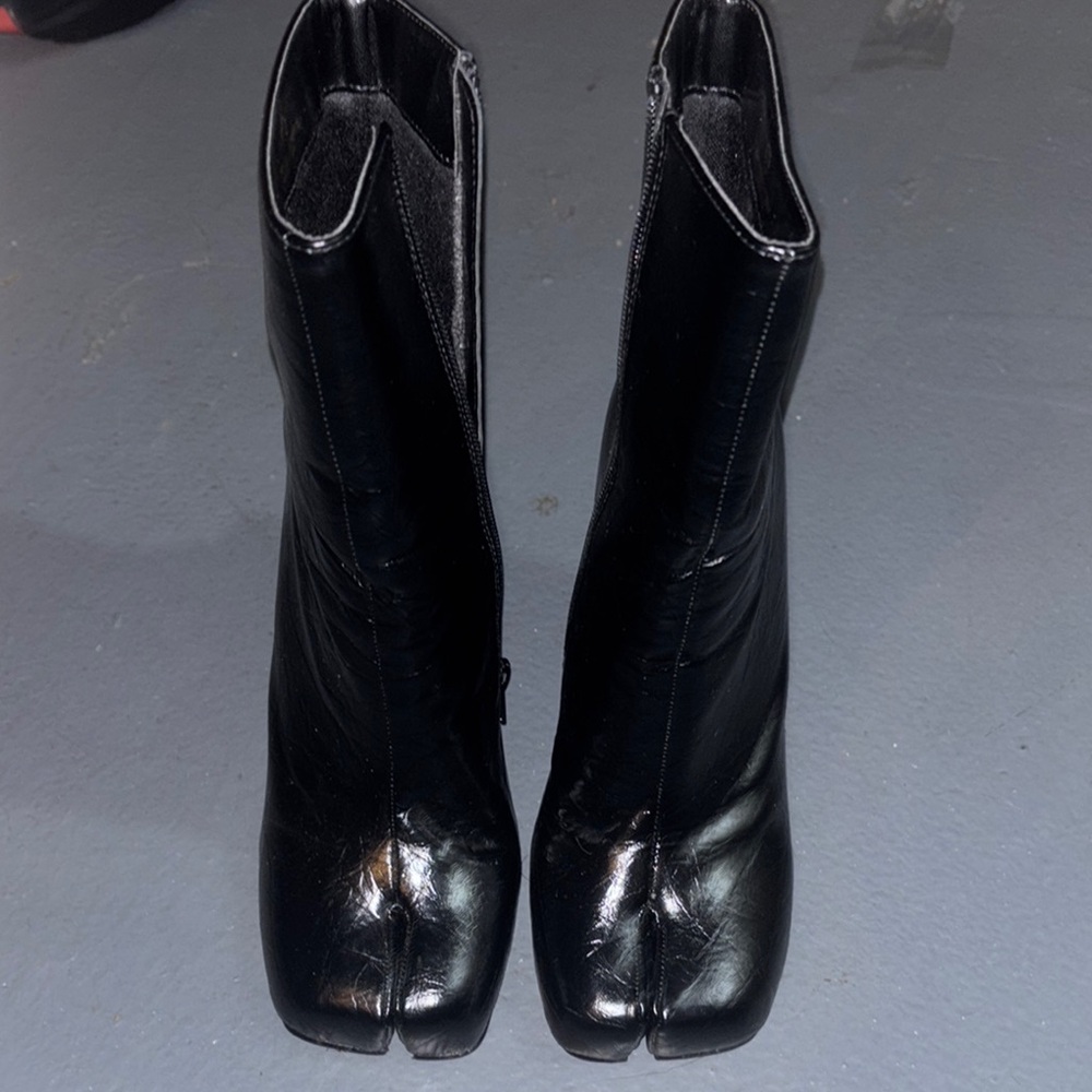Liliana Black Ankle Boots Sleek Leather Design